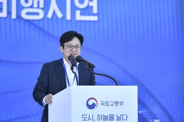 김병수 김포시장이 23일 ‘2022 UAM 비행시연 행사’에 참석해 축사를 하는 모습이다.