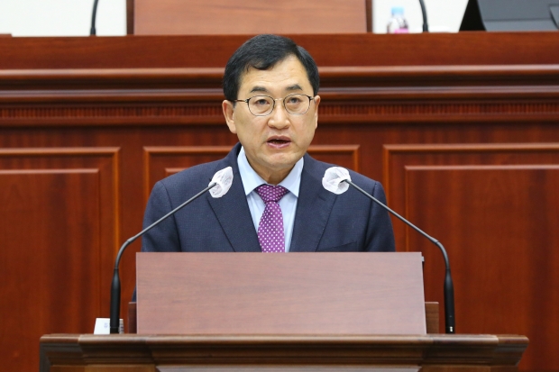 주낙영 경주시장이 28일 개최된 제272회 경주시의회 제2차 정례회에서 시정연설을 하며 2023년도 시정방향을 밝히고 있다.
