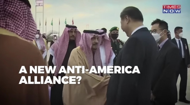 중국-아랍걸프협력회의(GCC) 참석차 비행기에서 내린 시진핑 중국 국가주석 / 사진 : 타임나우 뉴스 비디오 캡처