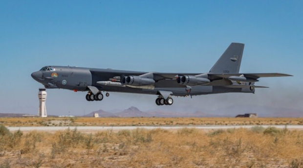 B 52 폭격이에 장착된 ARRW
