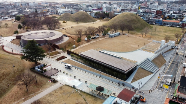 올해 상반기 개관을 목표로 내부 시설공사가 한창인 ‘금관총 고분정보센터’ 모습