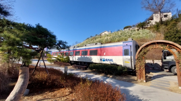 포항 철길숲에 설치된 무궁화호 전시 객차