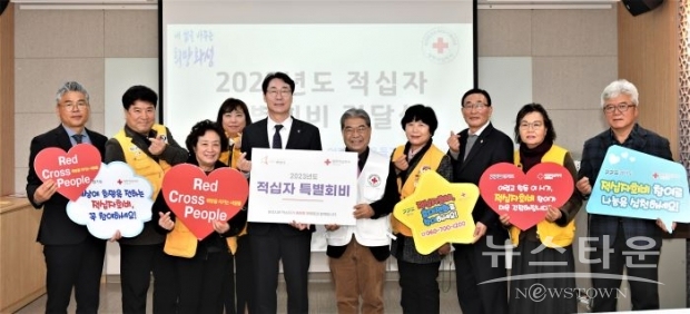 2023년도 적십자 특별회비 전달식 모습(왼쪽에서 다섯 번째 정명근 시장) /화성시