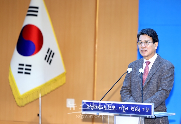 김돈곤 청양군수가 1월 18일 “우리 군은 농업경제가 탄탄해야 지역경제가 지탱된다고 할 정도로 농업 투자가 매우 중요하다”면서 농업경제 부양방안을 발표했다. 보조사업 예산 규모는 182억 3,400만 원으로 원예·특작 29개 사업, 식량 산업 및 친환경농업 확대 33개 사업, 농특산물 유통 9개 사업 등이다.