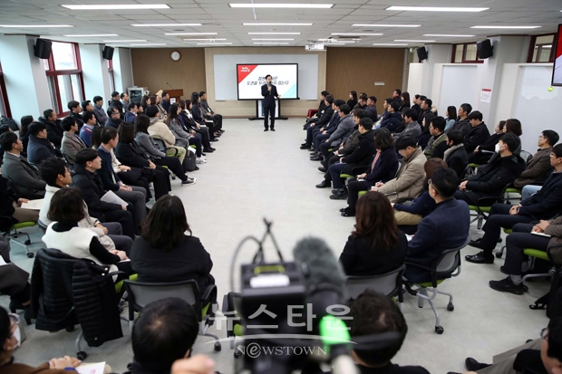 제27기 정예공무원 양성과정은 도와 도내 시군, 세종시 등의 6급 공무원 90명이며, 올해 교육은 ‘힘쎈충남의 미래를 주도할 신(新) 중추적 리더 양성’을 목표로 오는 11월 24일까지 42주간 단계적으로 설계한 교육프로그램을 통해 이야기가 있는 성장형 프로그램으로 운영한다.
