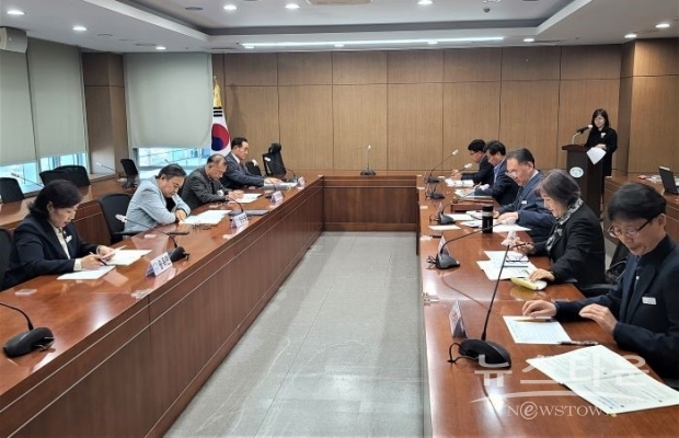제1회 적극행정위원회 모습. /이천시<br>