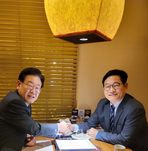 2022년 12월 송영길 전 대표가 프랑스로 출국하기 전 이재명 대표와의 만남/송영길 페이스북