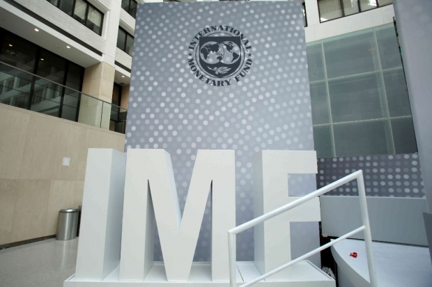 IMF는 “전망에 대한 위험은 분명히 하방”이라면서 “세계 경제가 2020-2022년의 충격과 최근의 금융 부문 혼란에 적응함에 따라 단기 및 중기 전망이 불확실성으로 인해 흐려지고 있다. 경기 침체 우려가 부각된 반면, 완고하게 높은 인플레이션에 대한 우려는 지속되고 있다”고 내다봤다.