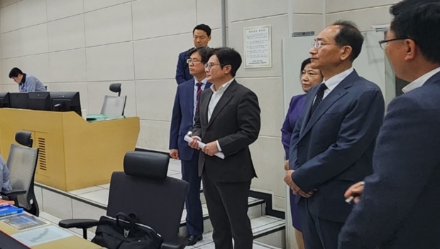 이성해 국토교통부 대도시권광역교통위원회 위원장과 김병수 김포시장이 지난 4일 김포골드라인 차량기지 현장 행정에 나선 모습이다.