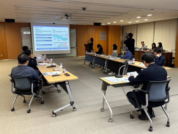포항시는 지난 19일 김남일 포항시 부시장, 유니버설 디자인 관련 전문가, 용역사, 관계 공무원이 참석한 가운데 시청 소회의실에서 유니버설디자인 기본계획 수립 용역 착수보고회를 개최했다
