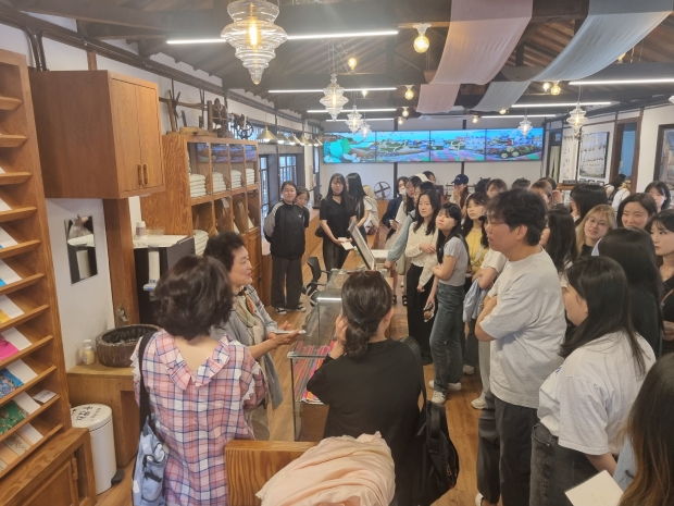 소창체험관 해설 사진