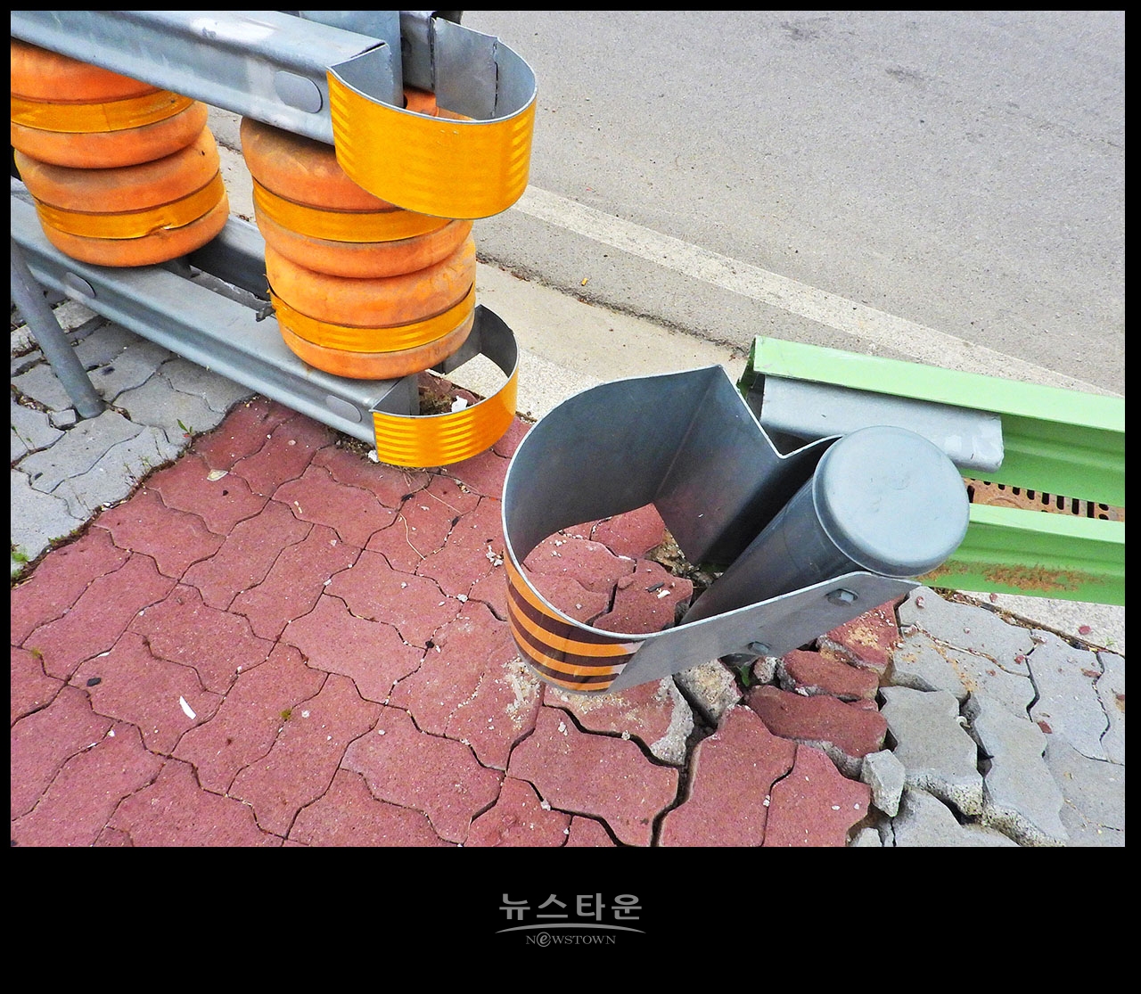 문막 90도 급커브도로 대형사고 우려