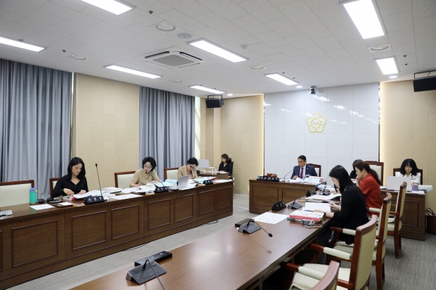 기획복지위원회의 진행 사진