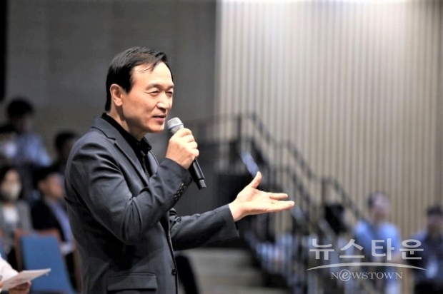 “영유아 돌봄은 국가의 책임”이라며 “학부모가 안심할 수 있는 돌봄 시설과 프로그램을 갖출 수 있도록 하겠다”고 약속했다.<br>