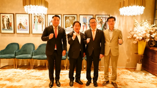 울란바토르 부시장 간담회 개최(왼쪽부터 투무르투무 준두이 부시장, 주광덕 남양주시장, 바트울지 바트에르덴 몽골 환경관광장관, 이상기 시의회 부의장)