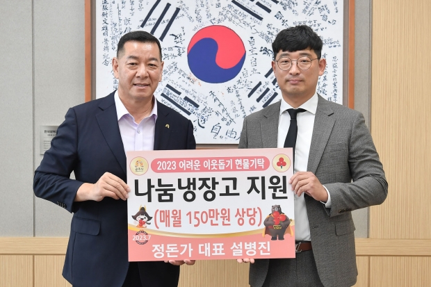 사진 오른쪽부터 설병돈 대표, 최원철 시장