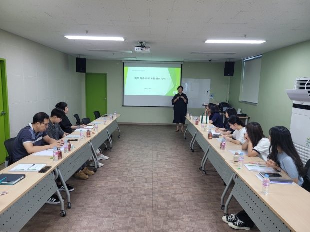 포항시는 17일 아동학대전담공무원을 대상으로 아동학대에 대한 민감성과 조사역량의 지속 및 강화를 위한 조사역량 강화 전문교육을 실시했다.