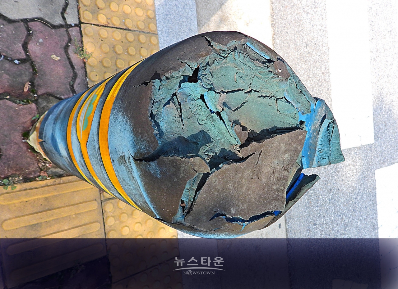 인도 차량진입 방지시설(봉) 걸레가 따로 없네
