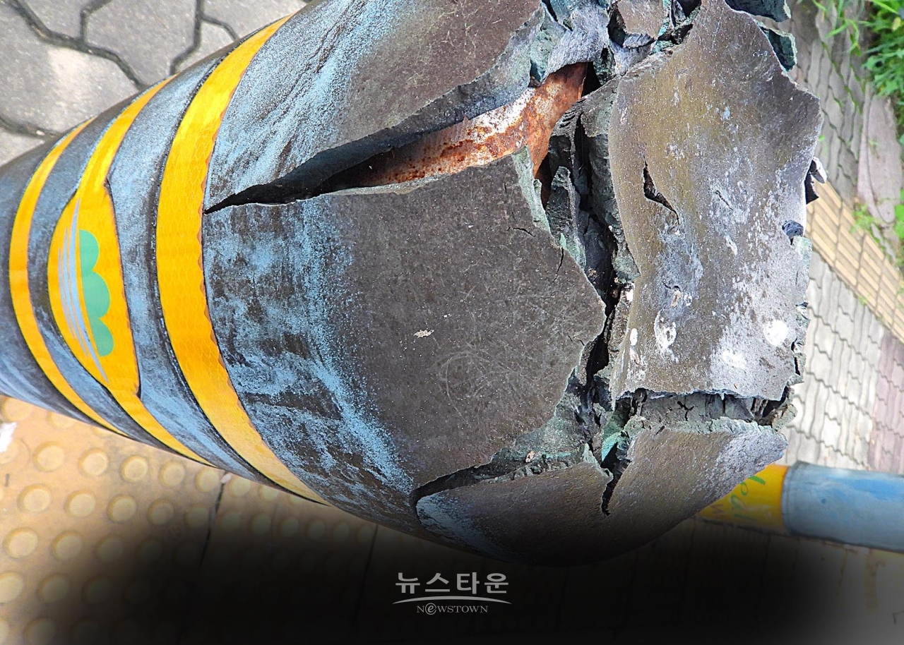 인도 차량진입 방지시설(봉) 걸레가 따로 없네