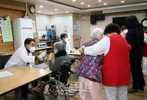 홍태용 시장 요양시설 방문진료