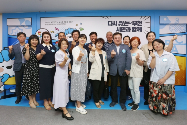 단체 기념촬영 사진