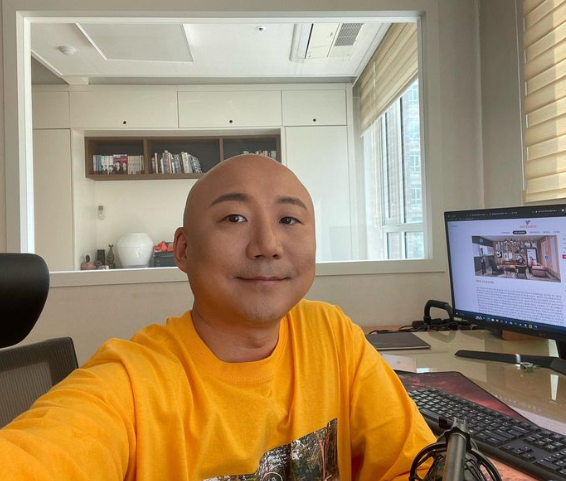 웹툰작가 주호민. 인스타그램 캡처