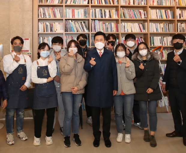 지난 2021년 12월 포항 철길숲 스마트도서관 개관식