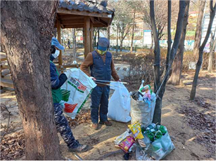 녹지대 환경정비 작업 사진