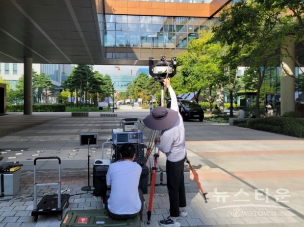 서울 마곡 LG사이언스파크 일대에서 시험 주파수를 할당받아 진행한 6G 테라헤르츠(THz) 대역 무선 데이터 전송 테스트에서 도심지역으로는 세계 최장거리 수준인 실외 500미터(m) 데이터 송수신에 성공. LG전자 제공