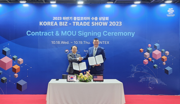 [KOTRA 주관 2023 하반기 붐업코리아 수출상담회 MOU체결 (좌)티라로보틱스 김동경 공동대표이사 (우)DISHER Shawn O’Farrell, Director]