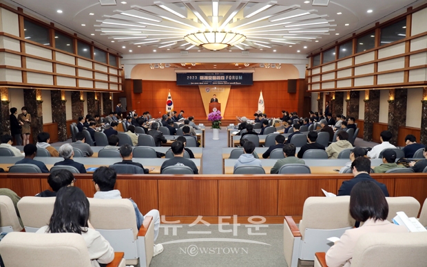 행사에는 선문대 문성제 총장을 비롯해 최창하 부총장(미래자동차특성화사업단장), 김종해 산학협력단/LINC3.0사업단장과 충청남도 유재룡 산업경제실장, 충남북부상공회의소 문상인 회장, 충청남도 베이밸리 추진단 김영석 단장(前 해양수산부 장관) 등 200여 명이 참석했다.