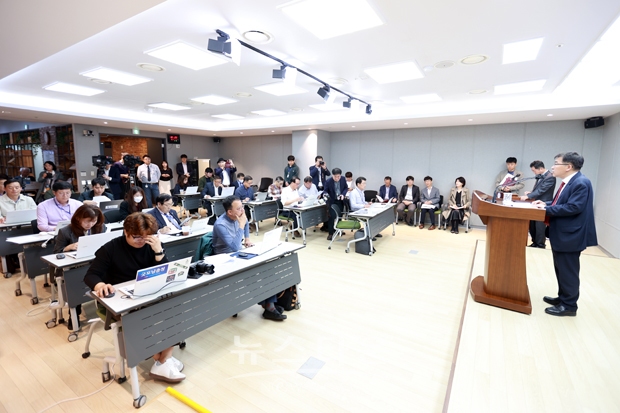 전형식 정무부지사 ‘무기발광 디스플레이 기술개발 및 생태계 구축’ 사업 브리핑