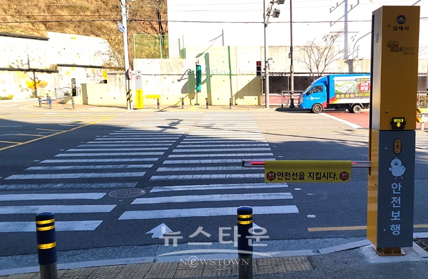 통학로 횡단보도 안전차단기