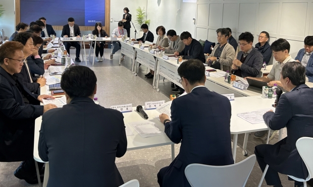 포항시는 2일 PBC(포스텍 생명공학연구센터)에서 바이오 분야 국가 첨단전략산업 특화단지 공모에 따른 유치 전략을 논의하기 위한 실무추진단 전략 수립 회의를 개최했다.