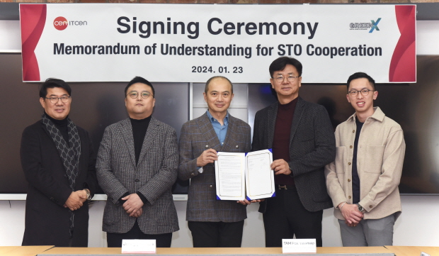 (왼쪽부터) 김종인 한국금거래소 총괄사장, 박정재 아이티센 대표, TAM Pak Yin Philip 그린엑스 CEO, 강진모 아이티센그룹 총괄회장, LOKE Sebastian Mun Foo 그린엑스 사업개발부문 부사장
