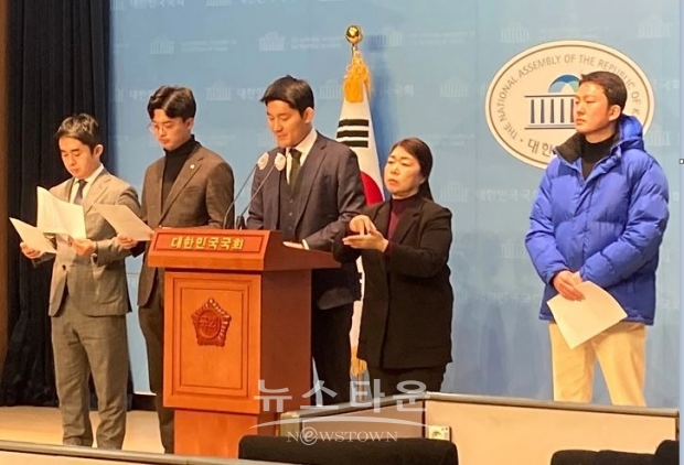 더불어민주당 전국청년위원회 기자회견/노성철 민주당 서울시당 청년위원회 페이스북