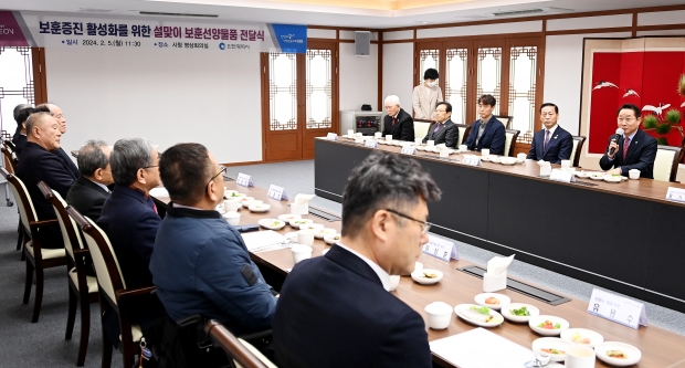 유정복 인천광역시장이 5일 시청 장미홀에서 열린 '굿네이버스, 국가보훈대상자 보훈선양물품 전달식'에서 인사말을 하고 있다.