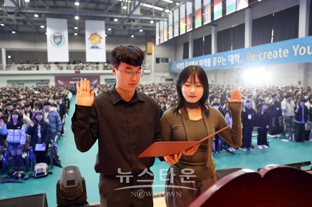 선문대학교 2024학년도 입학식(입학 선서-이동주(기계공학과), 윤소정(간호학과) 학생)