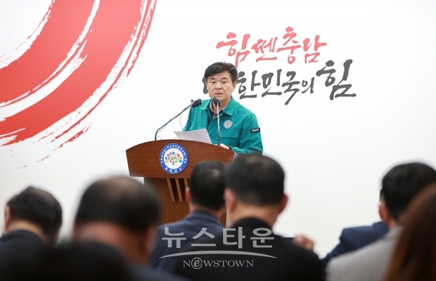이동유 복지보건국장은 개원의 중심 동향을 수시로 파악해 지역별 의료기관 집단 휴진 참여 등 상황 악화 시 4개 의료원 및 시군 보건소의 평일 운영시간을 연장하는 등 지역 필수 의료에 공백이 발생하지 않도록 대응하겠다고 전했다.