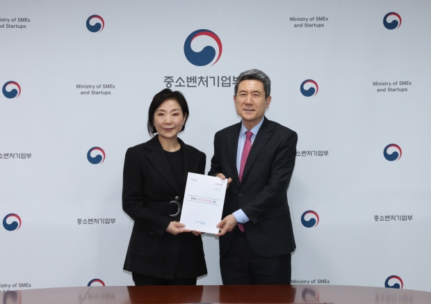 이강덕 포항시장은 지난 5일 중소기업기술정보진흥원에서 오영주 중소벤처기업부 장관을 만나 글로벌 혁신특구 공모에 포항시가 반드시 선정될 수 있도록 적극 건의했다.