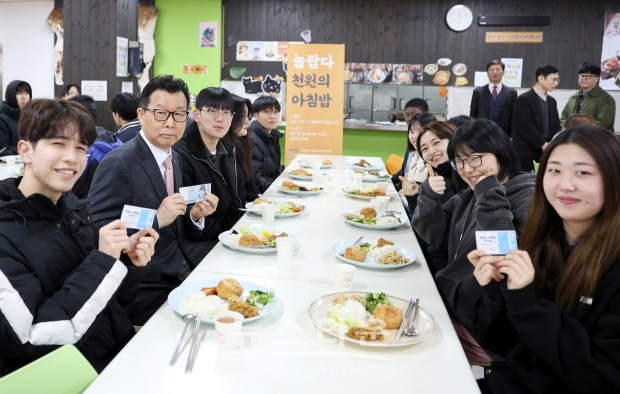 선문대학교가 작년에 이어 올해도 ‘천원의 아침밥’ 사업을 진행한다. 학생들에게 저렴한 가격에 질 좋은 아침 식사를 제공하는 프로그램으로 농림축산식품부와 충청남도에서 지원한다.