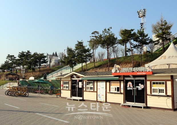 금강신관공원의 자전거 유인대여소