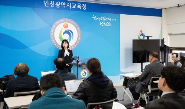 이미영 동아시아국제교육원장이 해외연수 우수사례를 발표하고 있다.