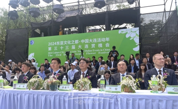 홍태용 김해시장(사진/중앙)이 지난 5월 19일 중국 다롄시에서 열린 ‘2024년 동아시아문화도시 중국 다롄시 개막식’에 참석했다.
