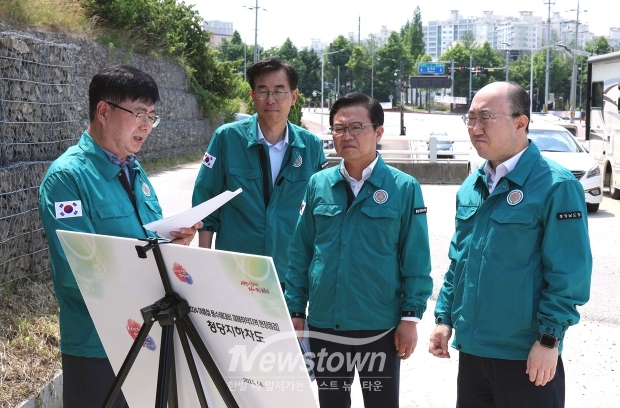 김기영 충청남도 행정부지사가 6월 27일 천안시 청당 지하차도를 방문하여 침수 방지시설과 자동 차단시설, 통제 기준 등을 살폈다.