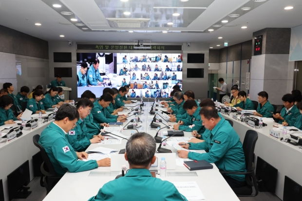 포항시는 5일 시청 2층 재난안전상황실에서 ‘폭염 및 온열질환에 따른 긴급 비상대책회의’를 개최했다.