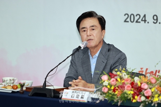 김태흠 충남도지사가 9월 20일 민선8기 3년차 시군 방문 마지막 일정으로 당진시를 찾아 시청 중회의실에서 언론인 간담회를 가졌다.