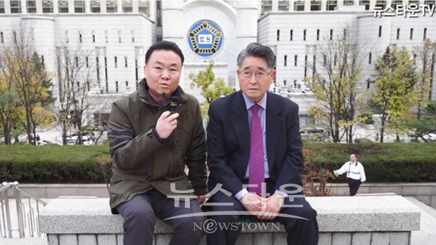 지난 18일 임종석 고소 2차 공판이 끝난 후 서울중앙지법 앞에서 지만원 박사와 뉴스타운 손상윤 대표가 인터뷰하고 있는 모습 ⓒ뉴스타운