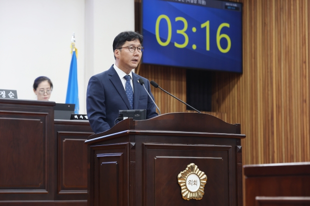 제299회 임시회에서 5분 발언 중인 이철상 의원