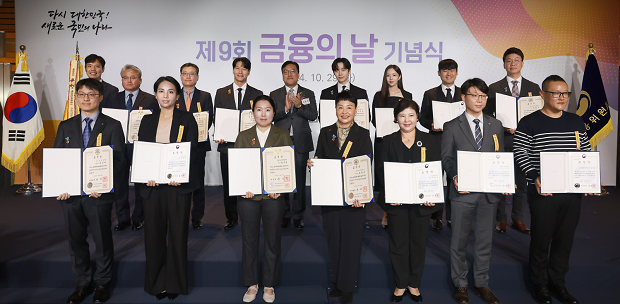 경기부천나눔지역자활센터 청년자립도전단 참여자 임선영 씨(아랫줄 왼쪽 세 번째)